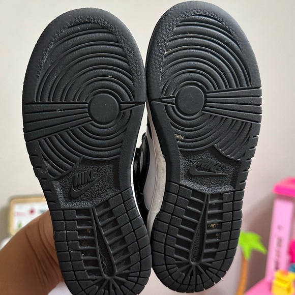 Nike Panda Dunks - Picture 4 of 5